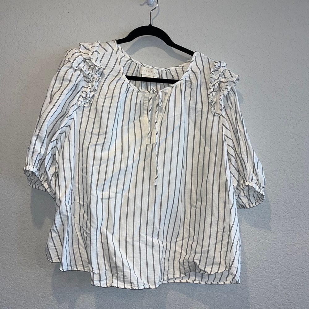 Caballero 2X. Linen and cotton black and white 3/4 sleeve with tie neck